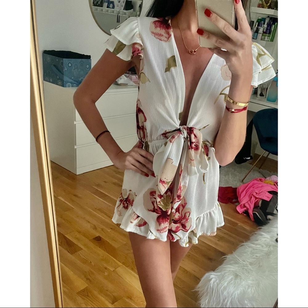 Flowery romper!🌸🌺🌼